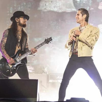 Perry Farrell seeks medical help after onstage bust-up
