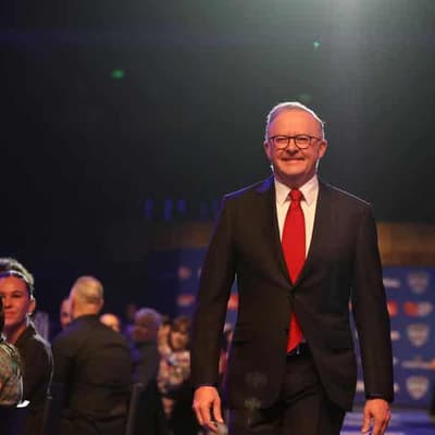 Zingers galore as pollies attend grand final breakfast