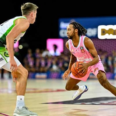 Breakers prolong Phoenix's winless start to NBL season