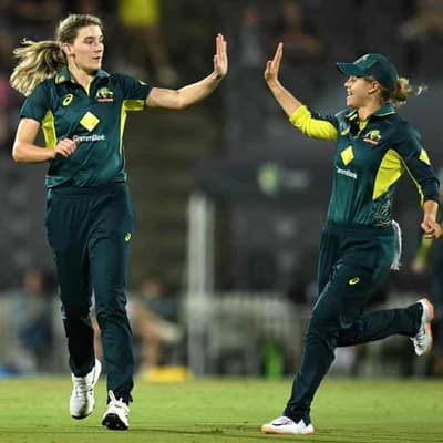 Bowlers spare Australian blushes in pre-World Cup win