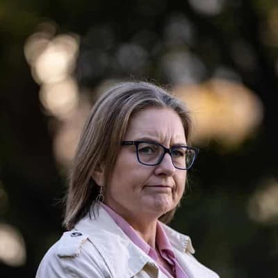 State apologises to stolen generation in quiet ceremony