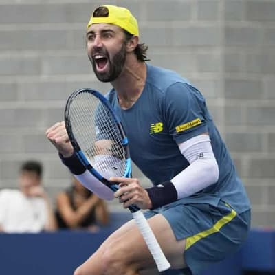 Thompson downs Spaniard, sets up Ruud Paris encounter