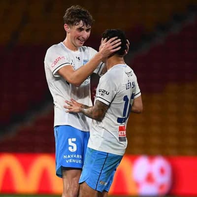 Kucharski late strike lifts Sydney to win over Roar