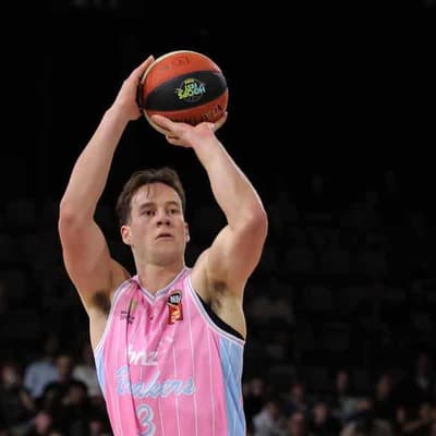 Breakers bludgeon Melbourne in NBL blowout