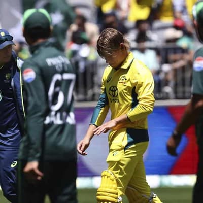Connolly fractures hand as Pakistan claim ODI series