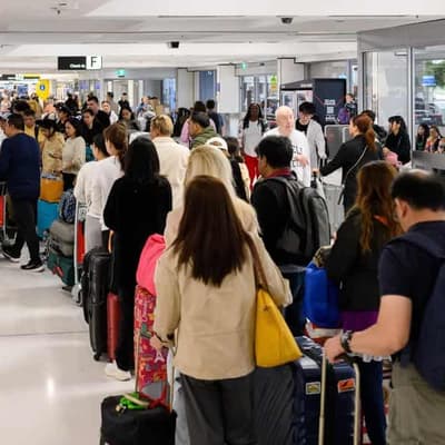 Airlines take off for Bali following volcano emergency