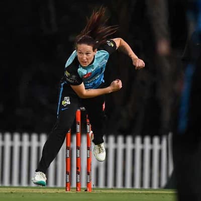 Schutt's WBBL masterclass helps Strikers sink Scorchers