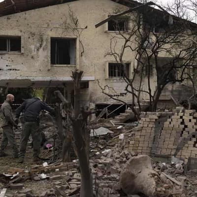 Hezbollah rockets land near Tel Aviv