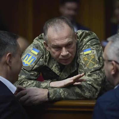 Ukraine commander vows to boost troops on eastern front