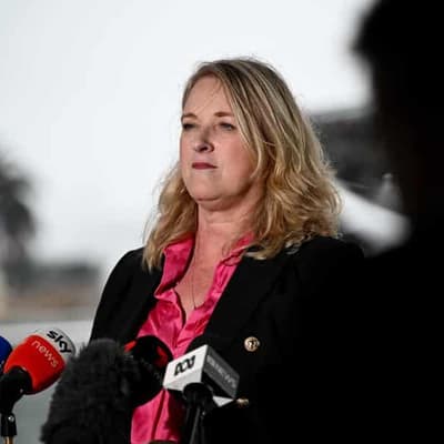 Seatless independent backs neighbour as PM hits WA