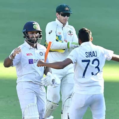 Pre-Christmas Test gives Gabba life and spice of old