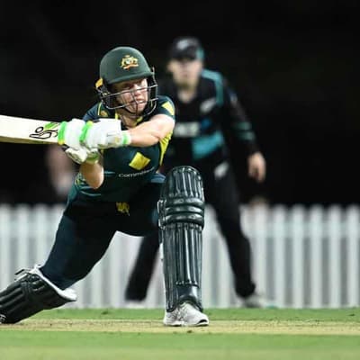 Australia take a wait-and-see approach on Healy's knee