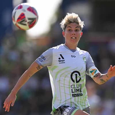 Late Canberra comeback denies Roar top spot of ALW