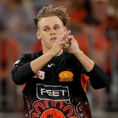 Smith on 'little chat' behind Connolly Test call-up