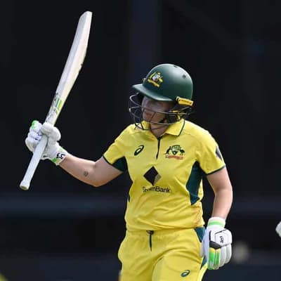 Healy back in runs as Australia win Ashes opener