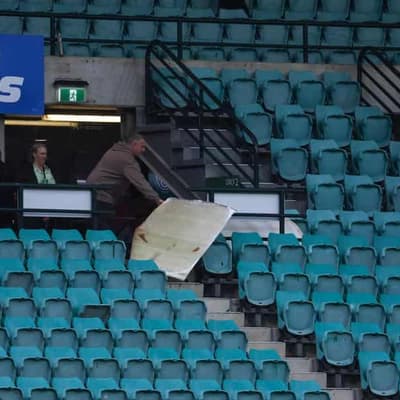 Wild weather wrecks SCG roofing, gifts Hobart top spot