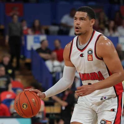 Hawks dominate to move clear on top of NBL