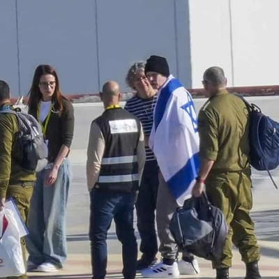 Three Israelis, 183 prisoners freed as border reopens