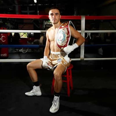 Dethroned world champ's 'high-risk, high-reward' return