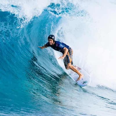 Wait for waves rolls on at Hawaii's Pipe Pro