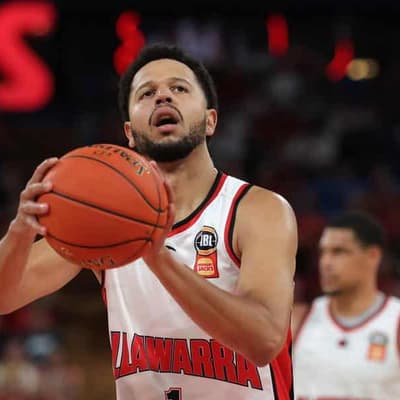 Hawks thrash Kings with Adams ejected