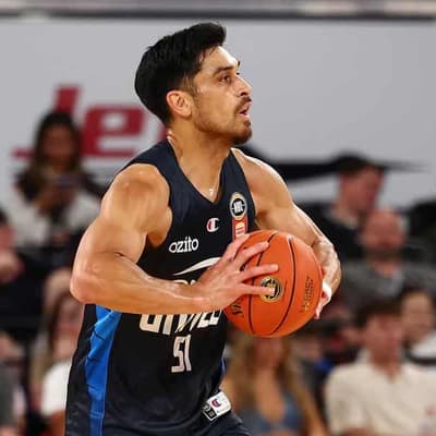 Melbourne United lock down second with win over Phoenix
