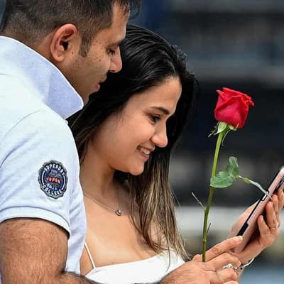 Flowers in bloom as lovers splurge on Valentine's gifts