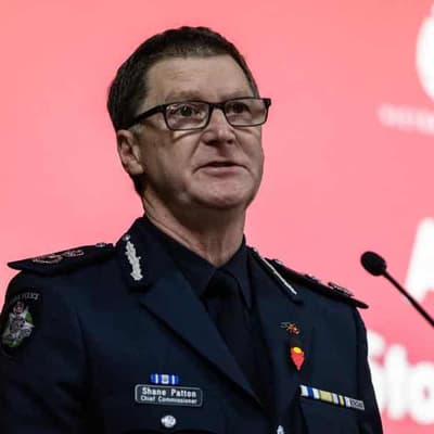 Pressure on police chief after no-confidence vote