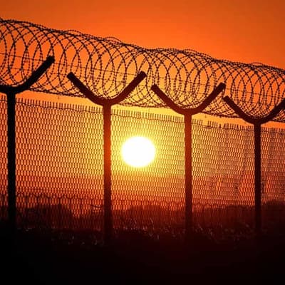 Australia to boot violent offenders in Nauru visa deal