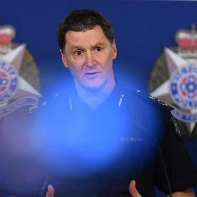 Premier stands by police minister after top cop fiasco