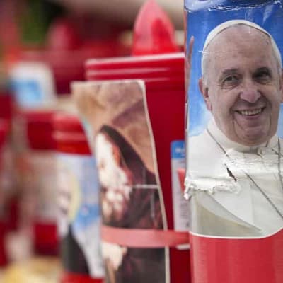 Pope Francis alert and eating, Vatican says in update