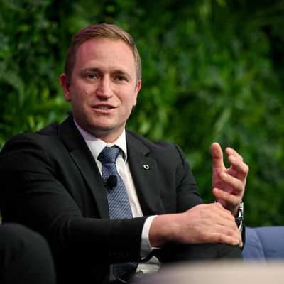 Fortescue profit slumps on weak iron ore prices