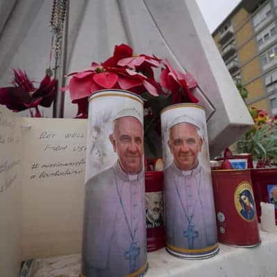 Pope's health 'slightly improving', Vatican says