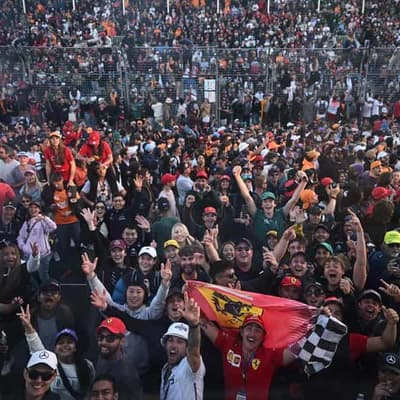 Traditional track walk back for Melbourne F1 fans