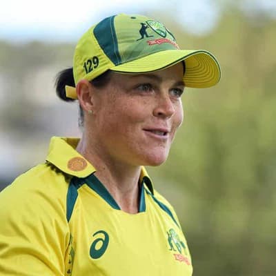 Aussie's bat blazes before a bowling fall from Grace