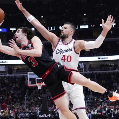 Simmons gets the win despite 73rd Giddey double-double