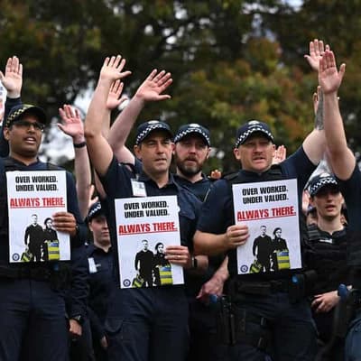 Bitter dispute ends as cops vote for bumper pay deal