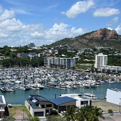 Magnitude 4.4 quake rattles Queensland coast