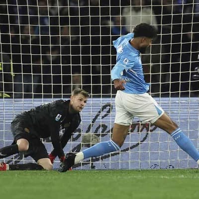 Napoli keep Serie A title race open with Inter draw