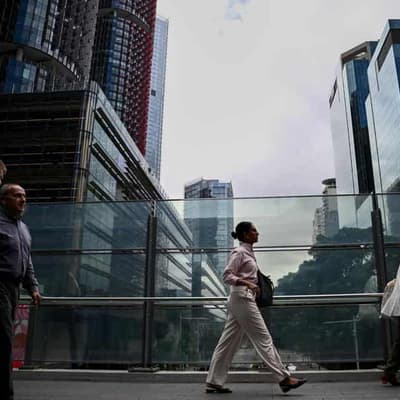 Bosses urged to stay flexible as gender pay gap narrows