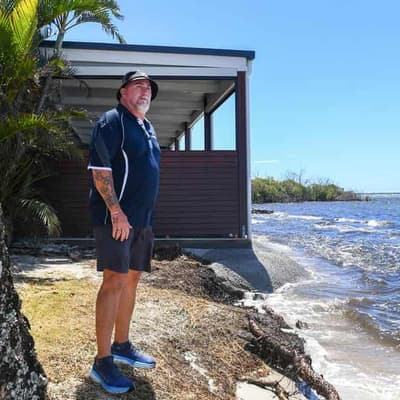 Shop shelves stripped as residents sandbag for cyclone