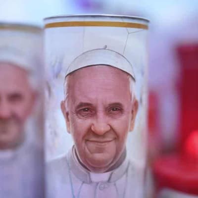 Pope rests on peaceful night of third week in hospital