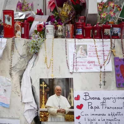 Pope showing 'good response' to hospital treatment