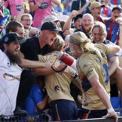 Premiers plate race heats up as Auckland draw with Jets