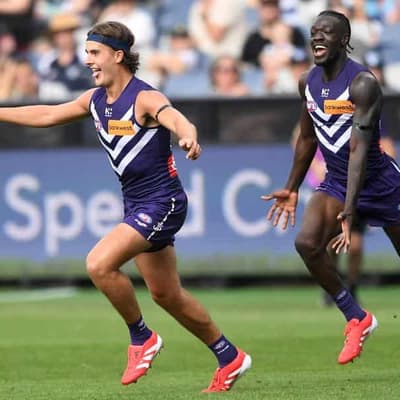 Headbands rule as Smith, Reid shine in Cats' domination