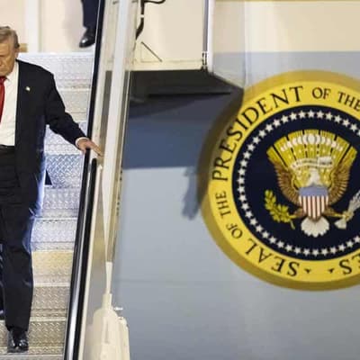 Trump signs a bill to avoid a government shutdown