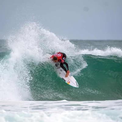 Picklum beats Wright to make surf semis at Supertubos