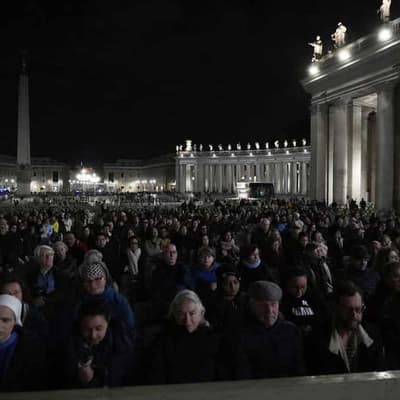 Pope in letter from hospital laments 'absurdity of war'