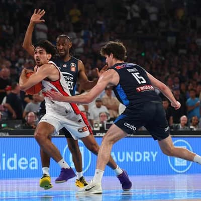 Battered Hawks upset United to force NBL title decider