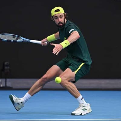 Thompson wins tough Miami Open encounter to progress